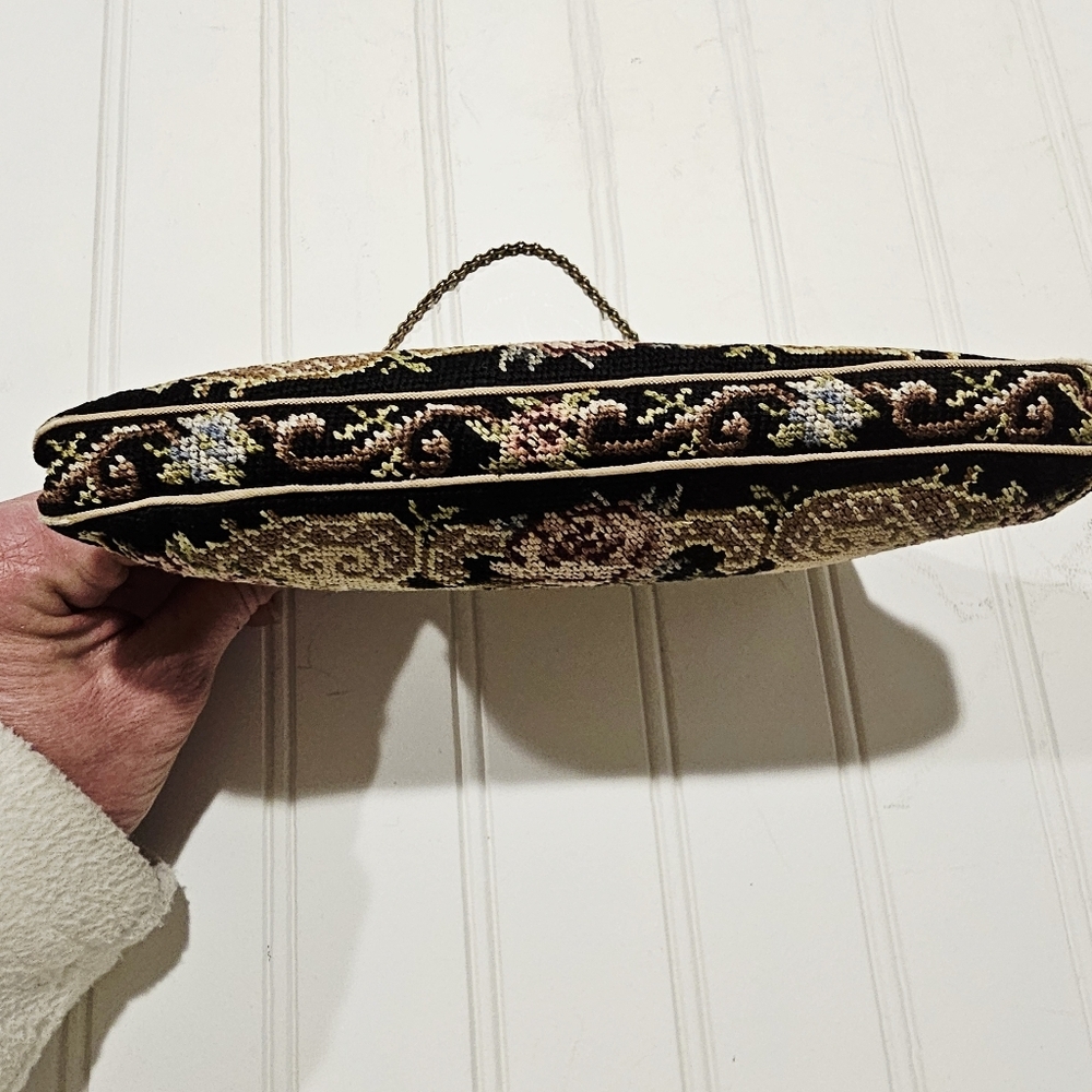 Petit Needlepoint Gold Tone Floral Chain Purse 1940's Czechoslovacia - Picture 4 of 7